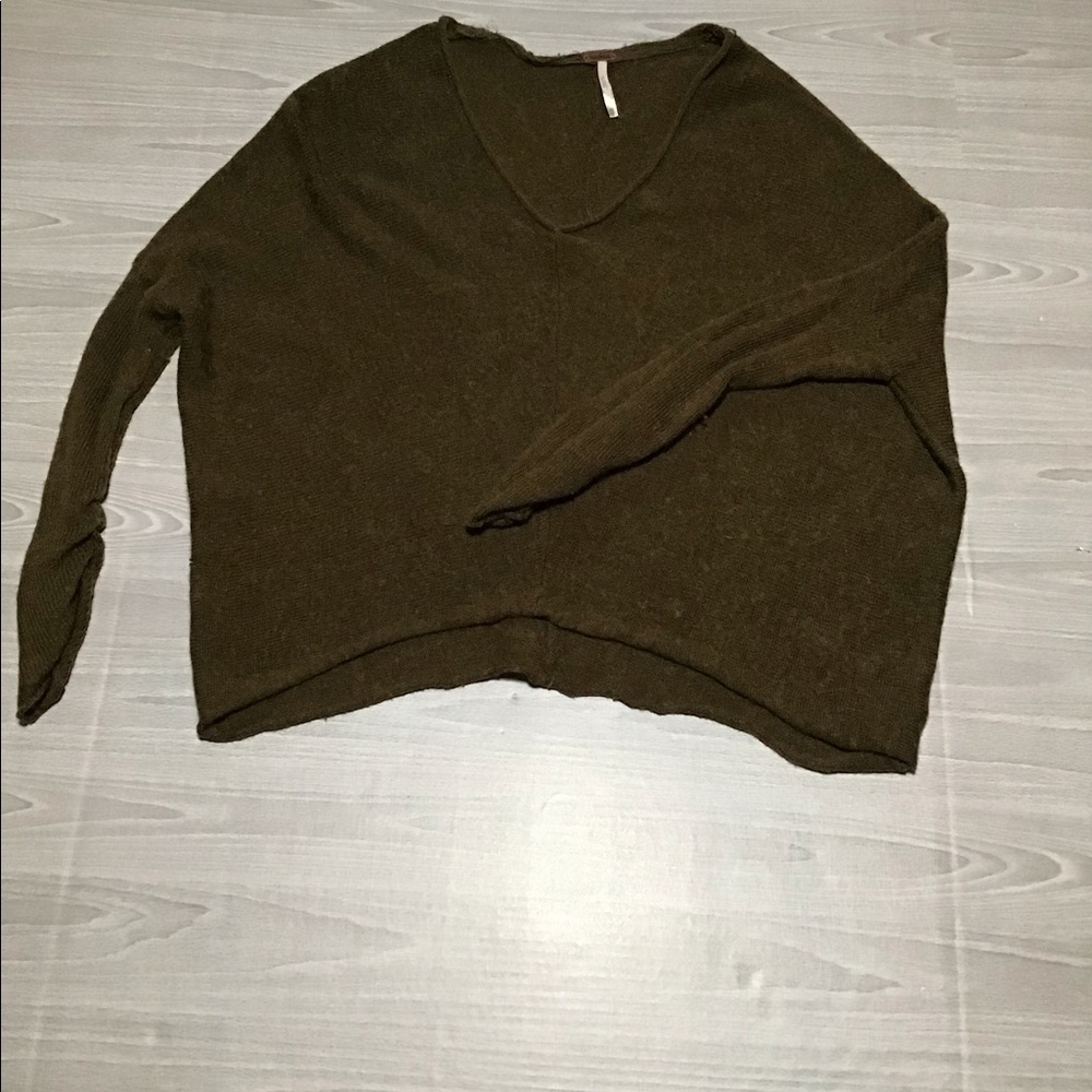 Free People wool blend cropped slouchy sweater. XS